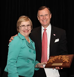 2010 winner Dr. Julia L. Roberts with WKU President Gary Ransdell